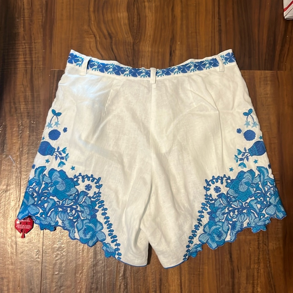 New Johnny Was Tai Linen Jade White and Blue Shorts with Ornate Design - Picture 16 of 16